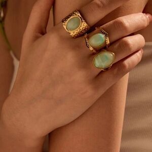 Bohemian ring A1041